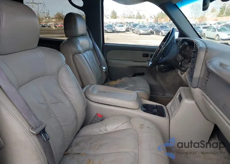 2002 Chevrolet Suburban 1500 Lt z USA, uszkodzony, nr VIN 3GNFK16Z62G350240